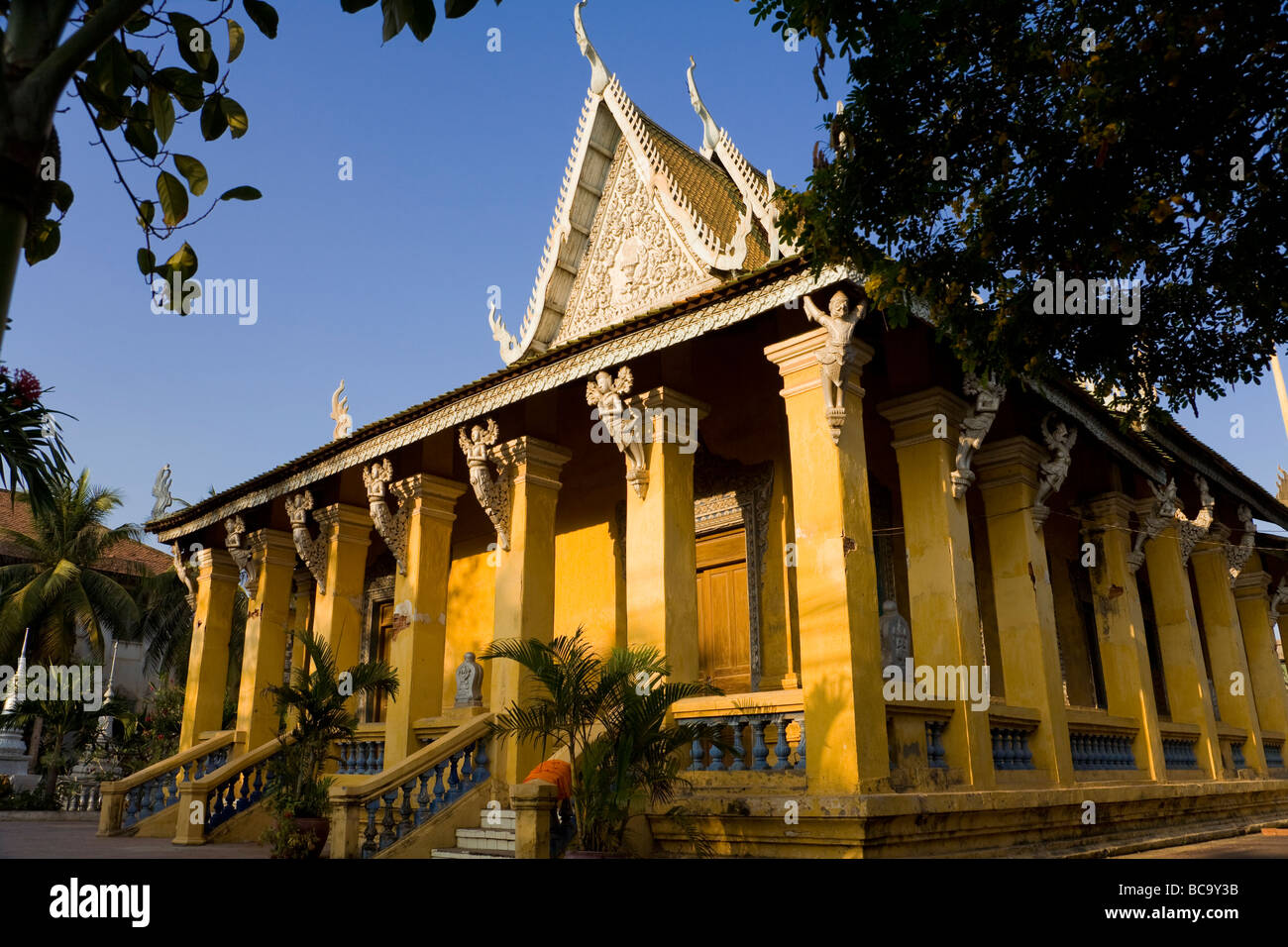 Khmer pagoda at sunset in Phnom Penh, Cambodia Stock Photo - Alamy