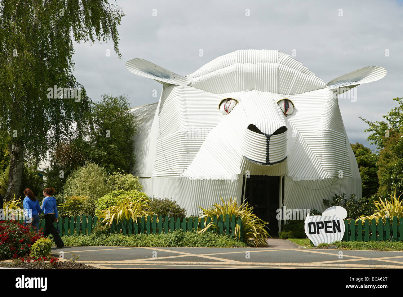 Wool store Big Sheep Wool Gallery, corrugates iron architecture, Tirau