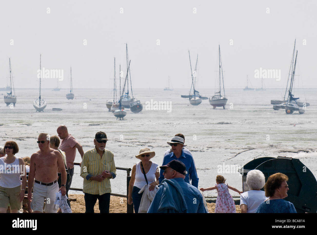 People walking along the foreshore at Leigh on Sea in Essex.  Photo by Gordon Scammell Stock Photo