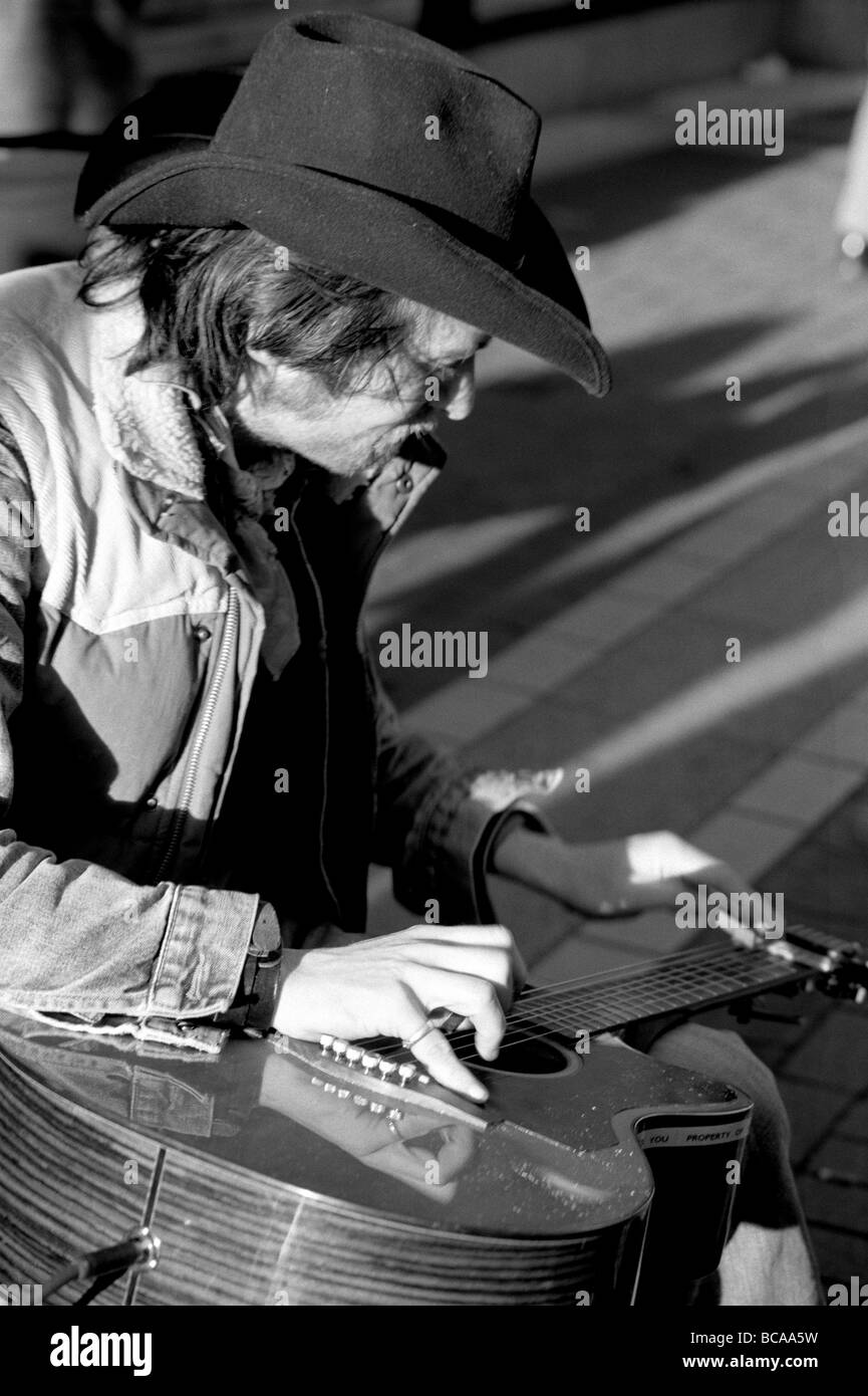 Slide Guitarist on Grafton Street, Dublin, Ireland Stock Photo