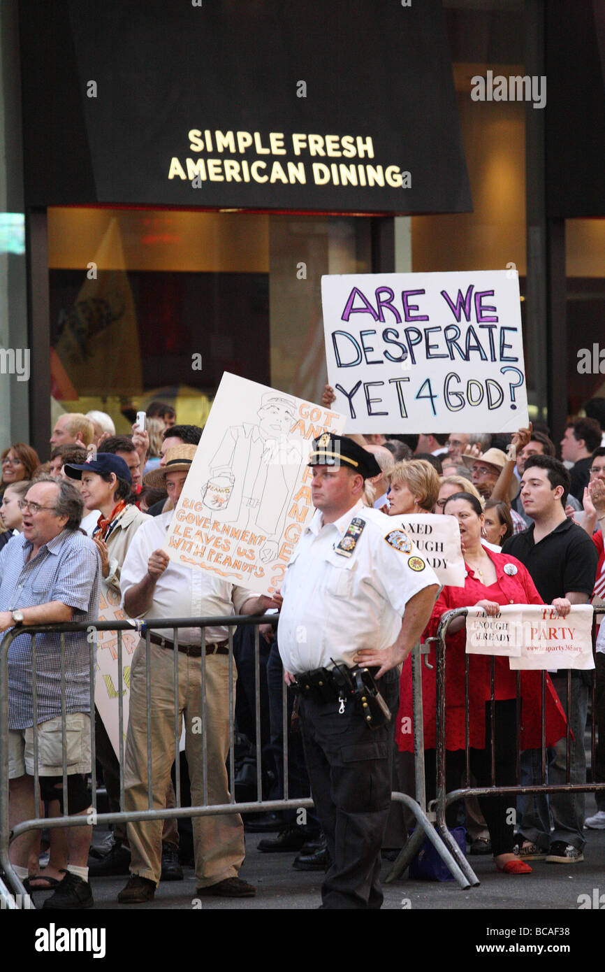 Times Square Tea Party rally on July 1, 2009 Stock Photo - Alamy