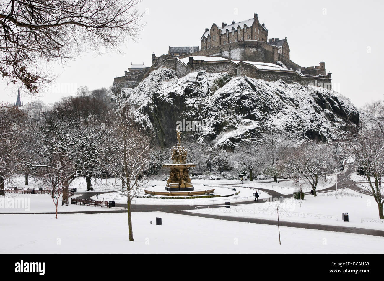 Princes Street Gardens and Edinburgh Castle in snow, Scotland, UK Stock Photo Alamy