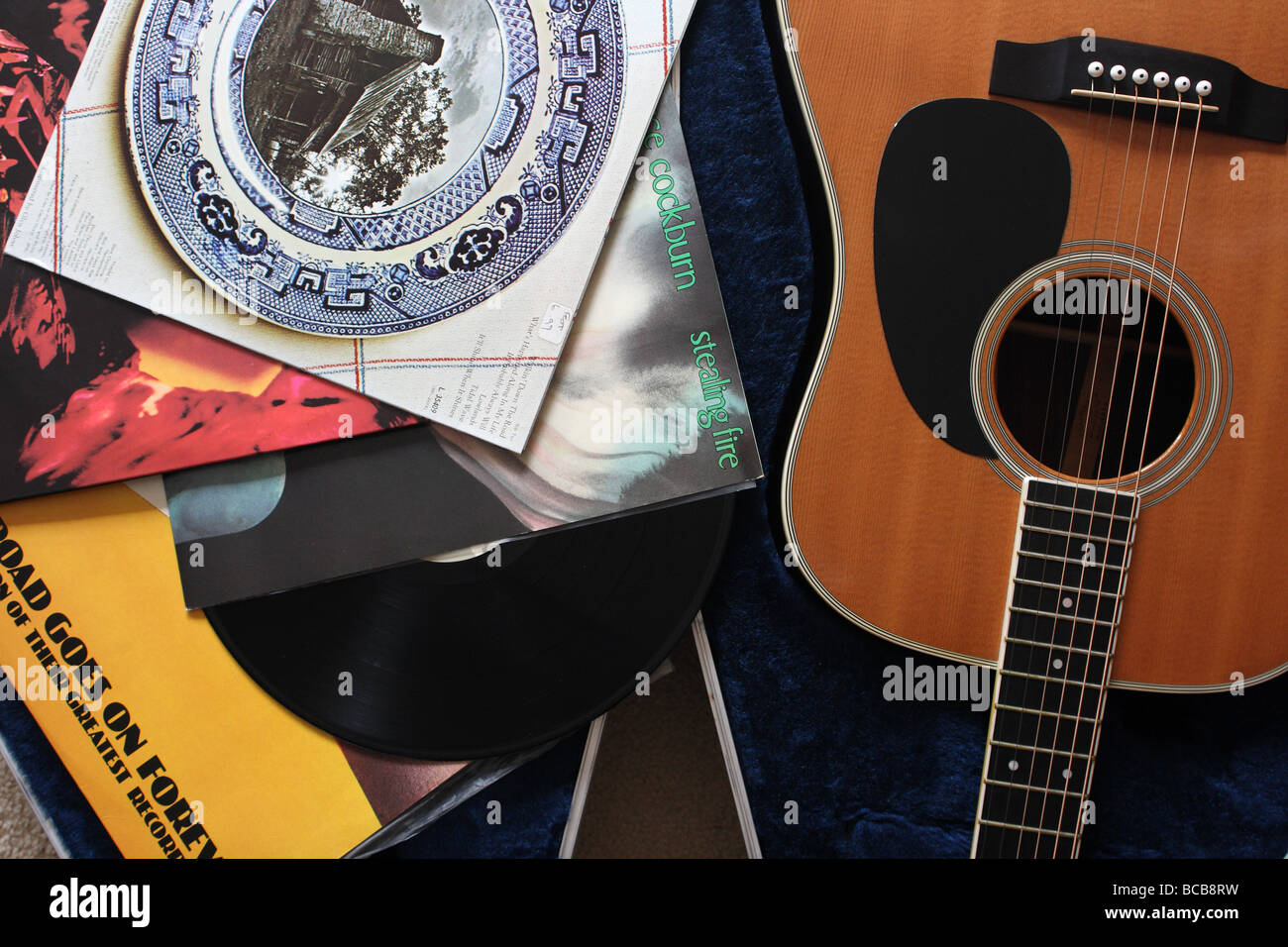 ACOUSTIC GUITAR AND VINYL RECORDS B Stock Photo Alamy