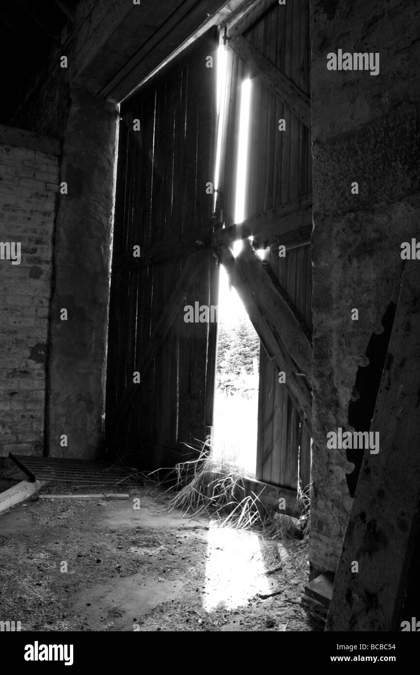 Light Through Barn Door Stock Photo Alamy