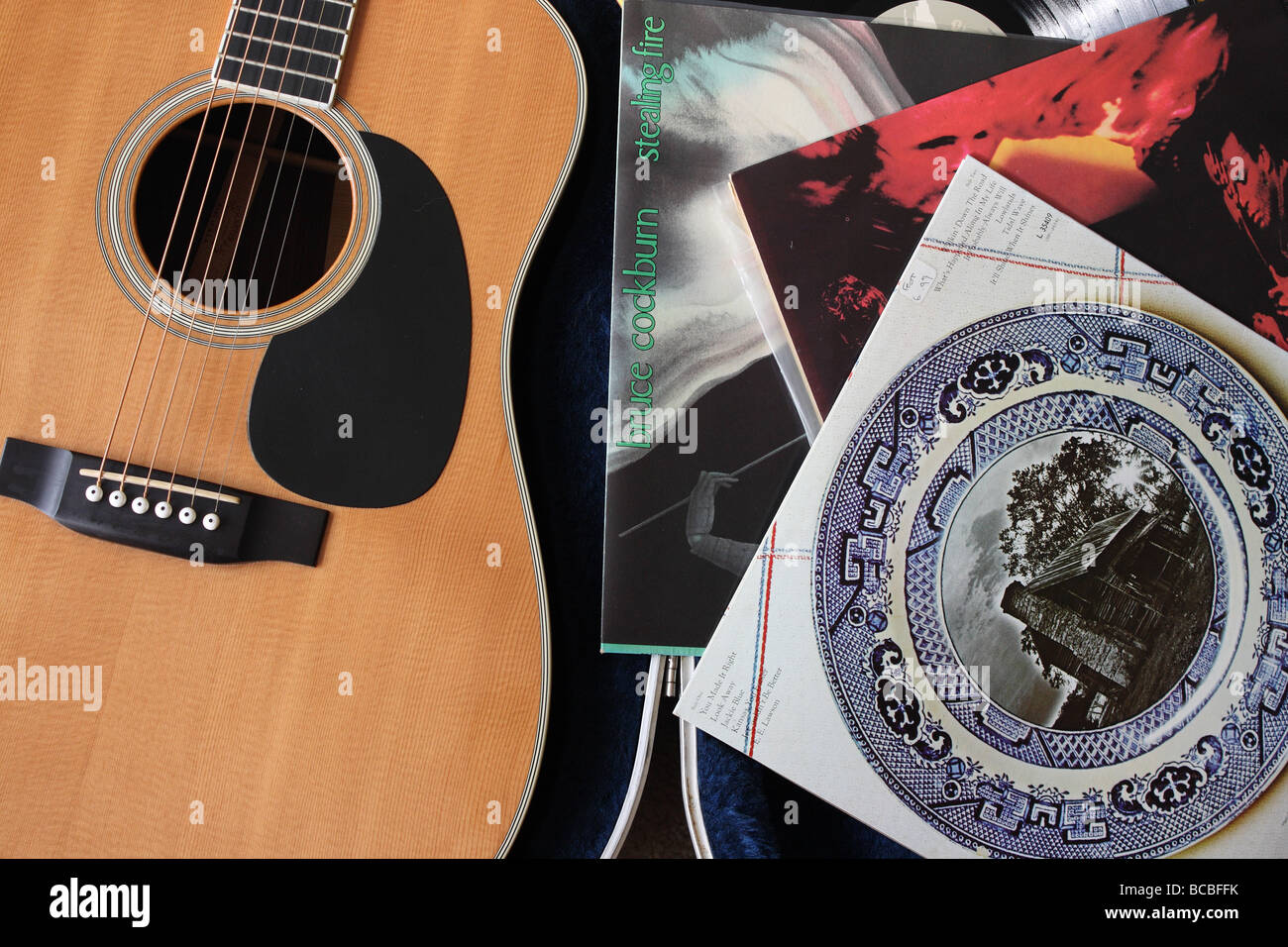 ACOUSTIC GUITAR AND VINYL RECORDS B Stock Photo Alamy
