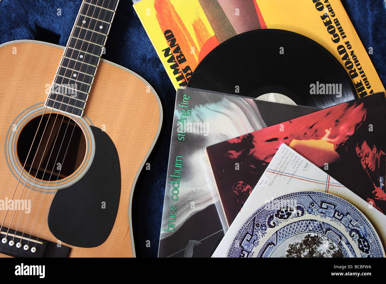 ACOUSTIC GUITAR AND VINYL RECORDS B Stock Photo Alamy