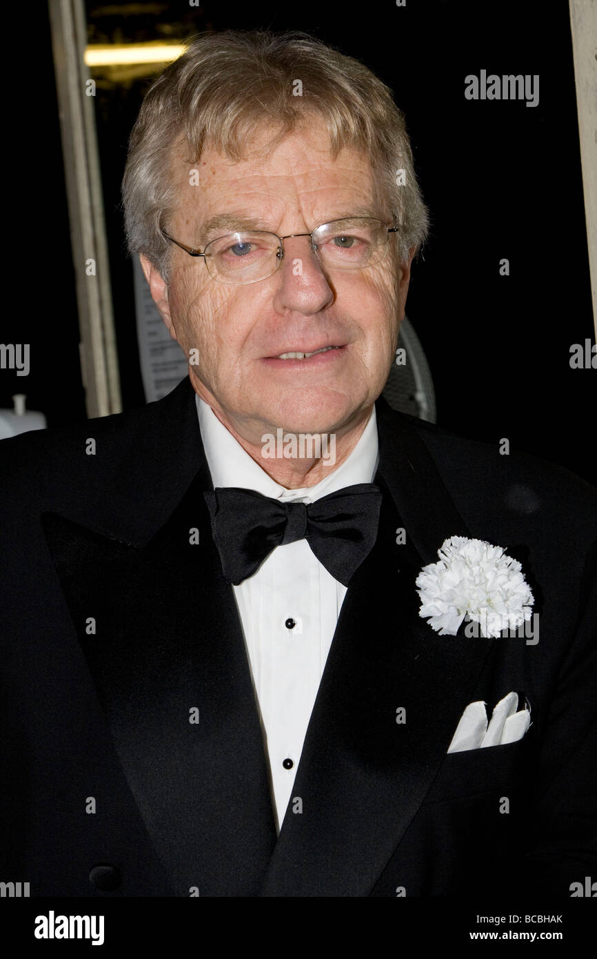 Leigh Zimmerman (Velma Kelly), Jerry Springer (Billy Flynn) and Aoife