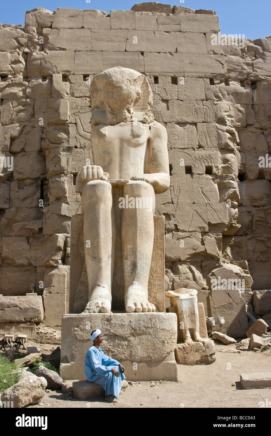 Egyptian temple statue hires stock photography and images Alamy