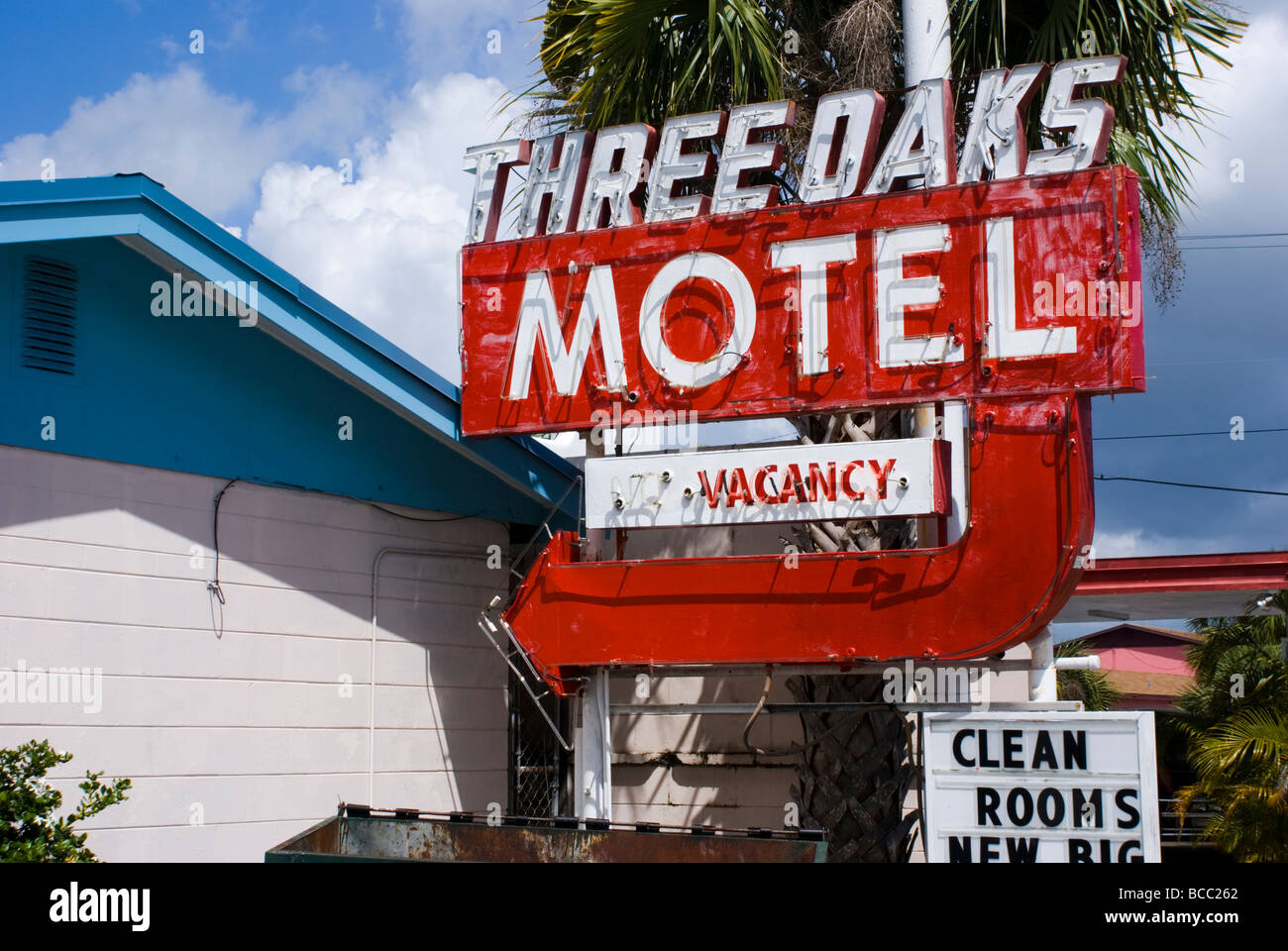 Motel neon sign hires stock photography and images Alamy