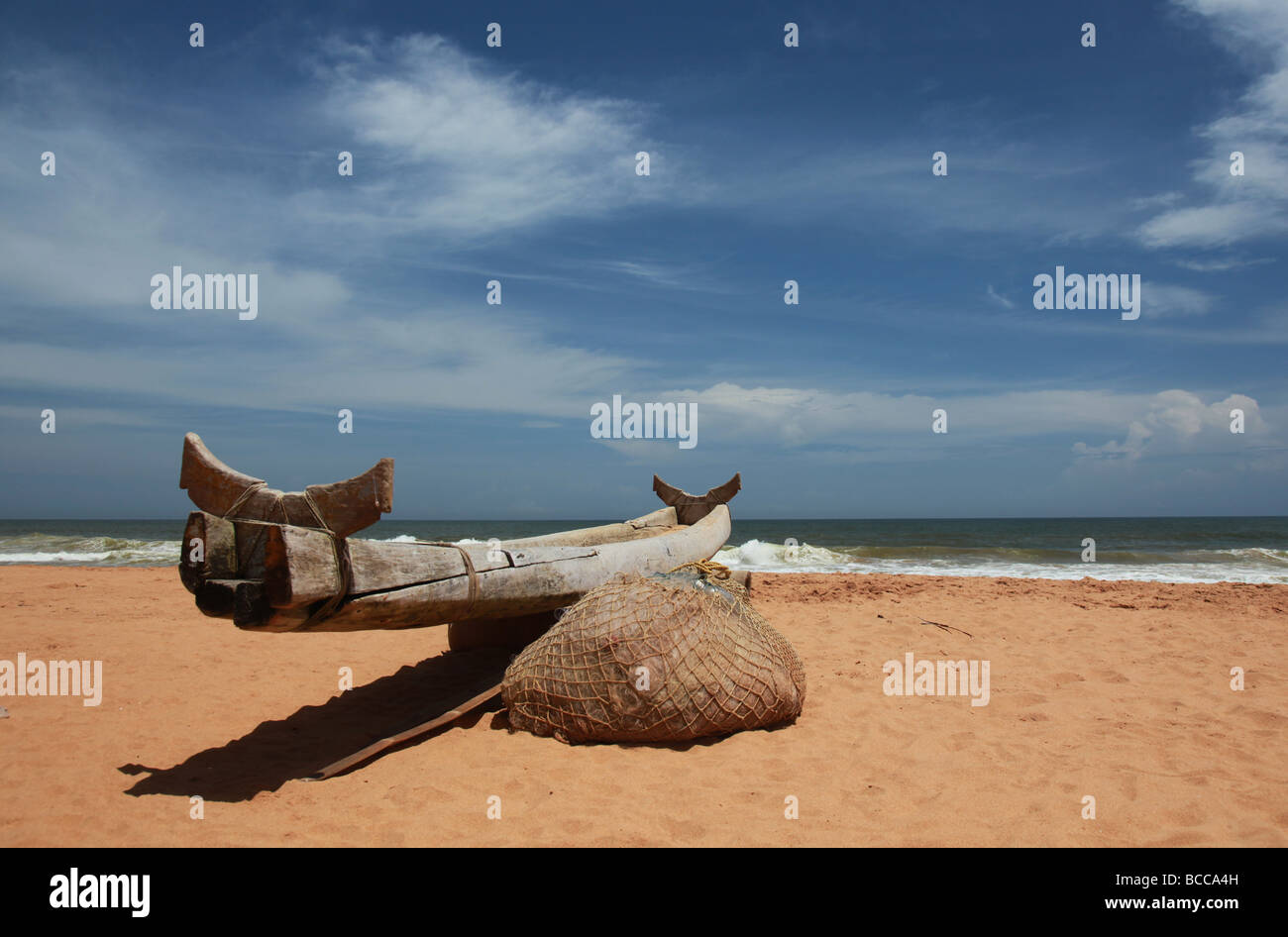 Fishing activities by local fishermen at Puri, Odisha, the most popular  tourist sea beach of eastern India. Tourists are enjoying and buying fish  Stock Photo - Alamy