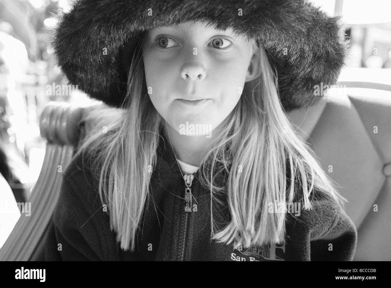Black and white portrait of young girl in big hat Stock Photo - Alamy