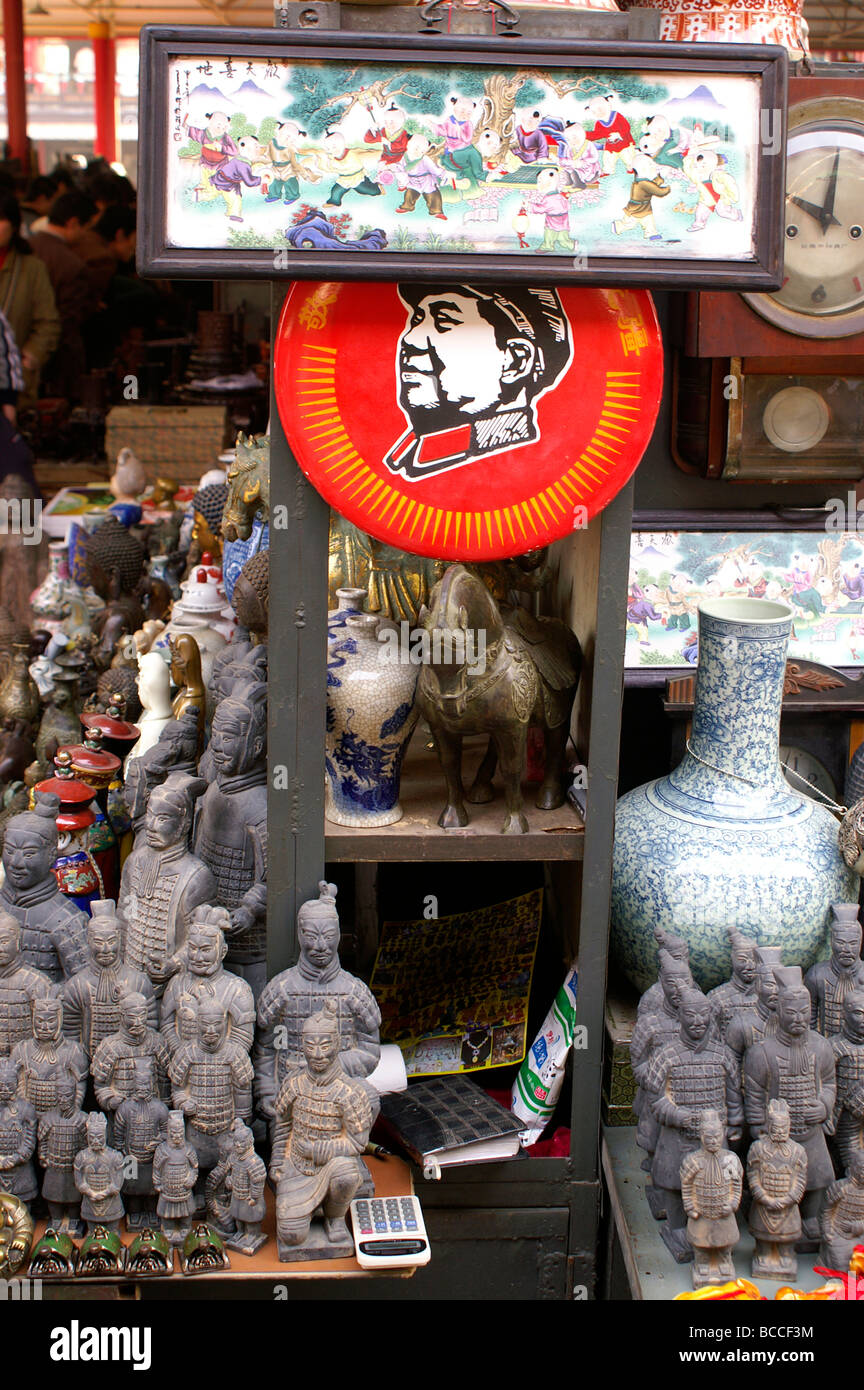 Tacky souvenirs china hires stock photography and images Alamy