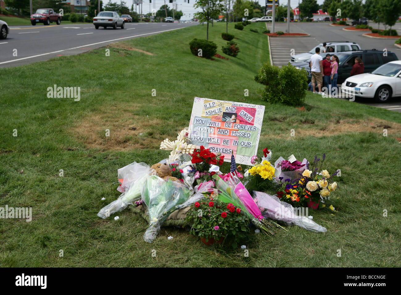 A Roadside memorial marks the spot where two Connecticut Teens were killed in a DUI collision with a Police officer Stock Photo