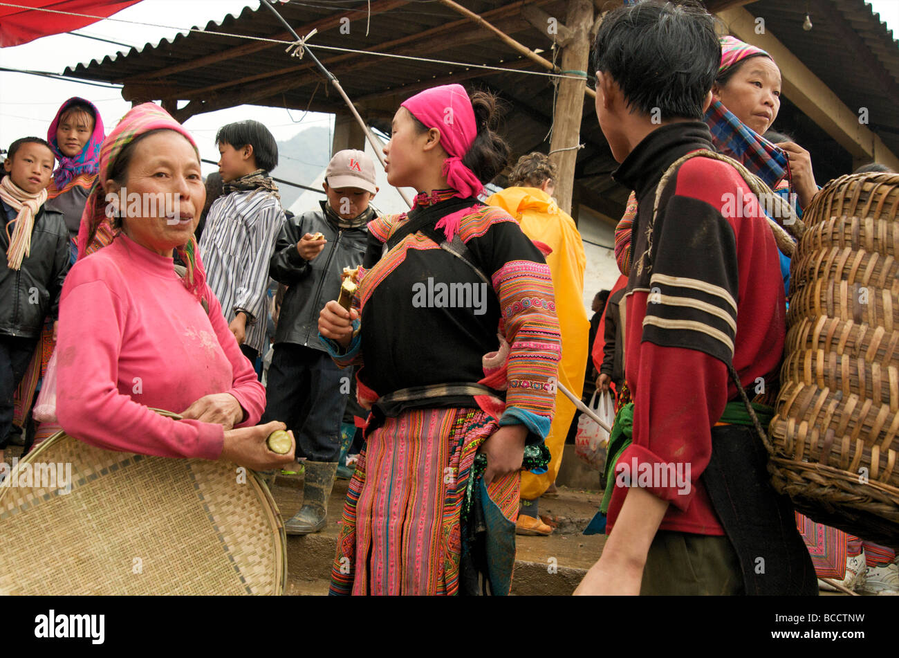 Tribal people hi-res stock photography and images - Alamy