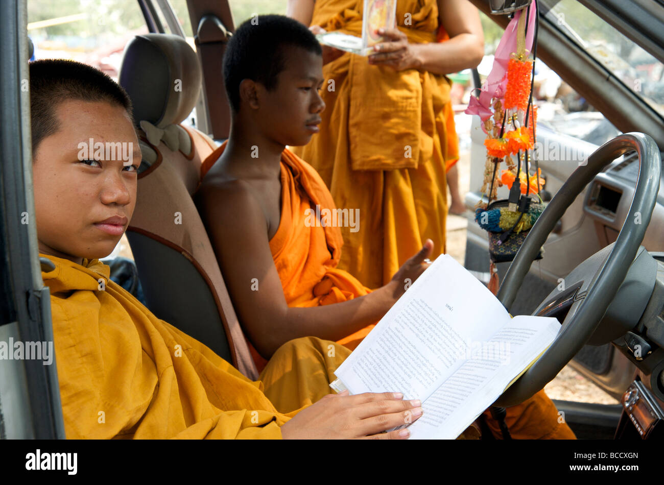 Barefoot buddhist monks hires stock photography and images Alamy