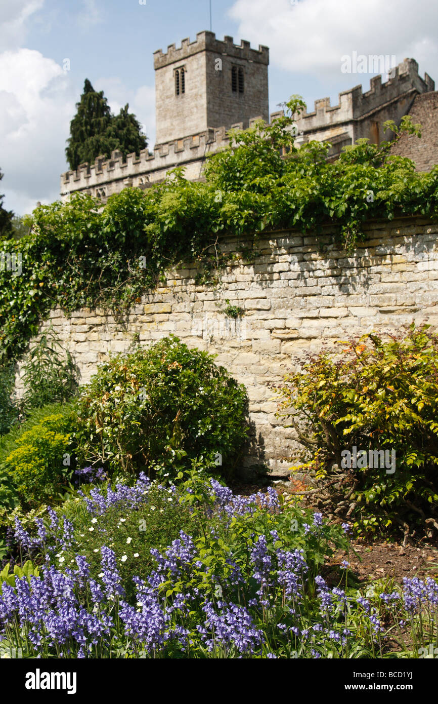 English walled garden hi-res stock photography and images - Alamy