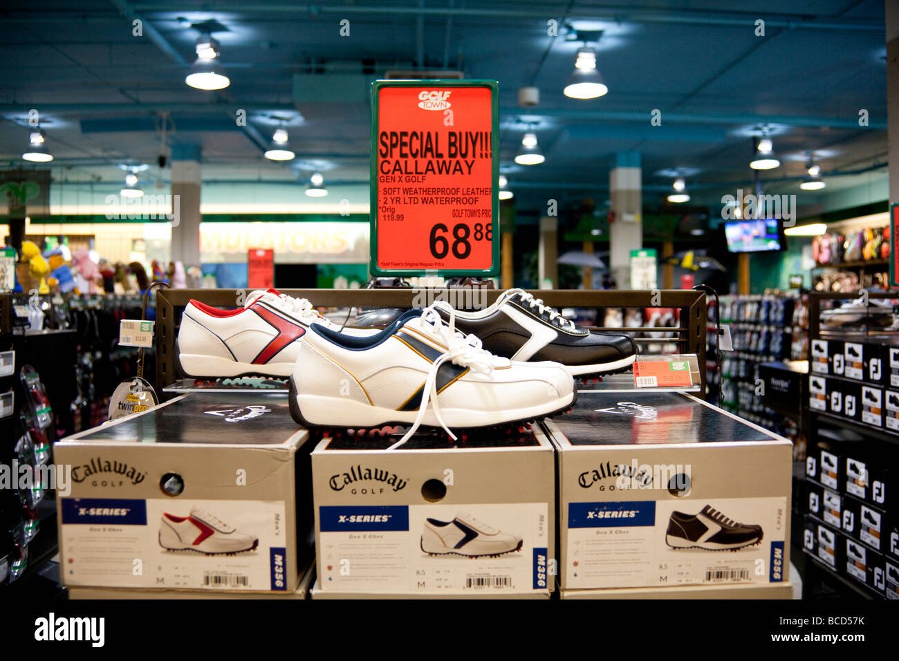 golf shoes display, Golf Town, Coquitlam Centre Mall, Barnet Highway, Coquitlam, BC, Canada Stock Photo