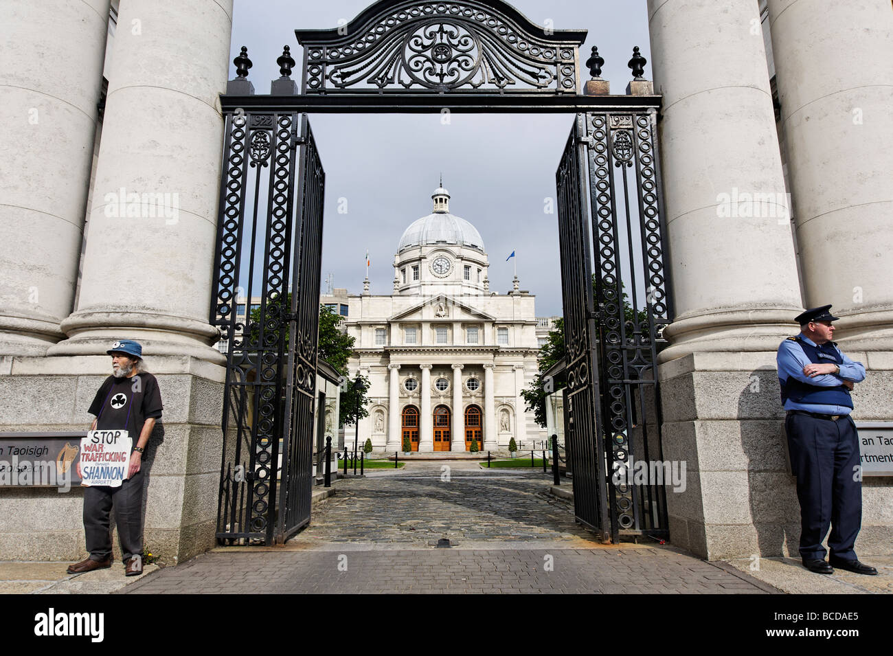 Lone demonstrator and security guard outside Leinster House building