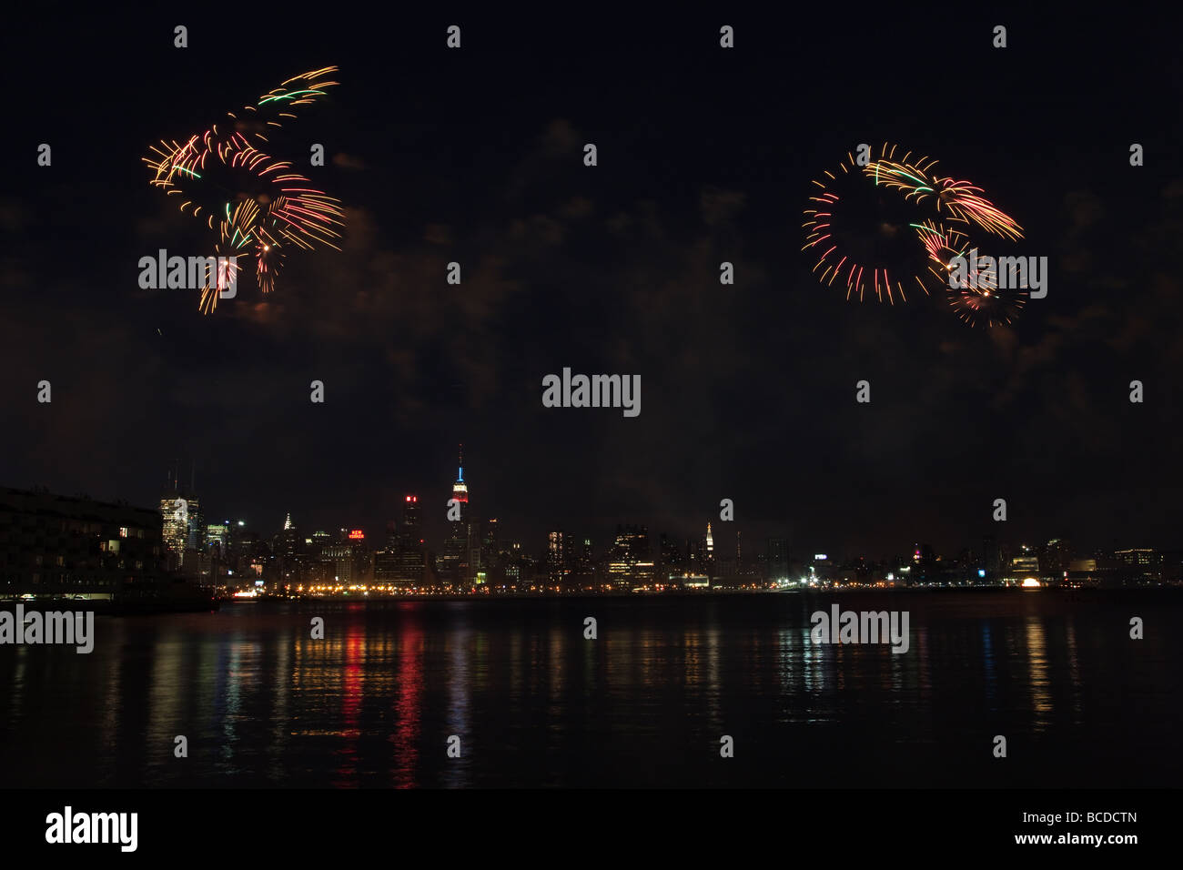 The annual Macy's Fourth of July fireworks extravaganza lights the sky ...