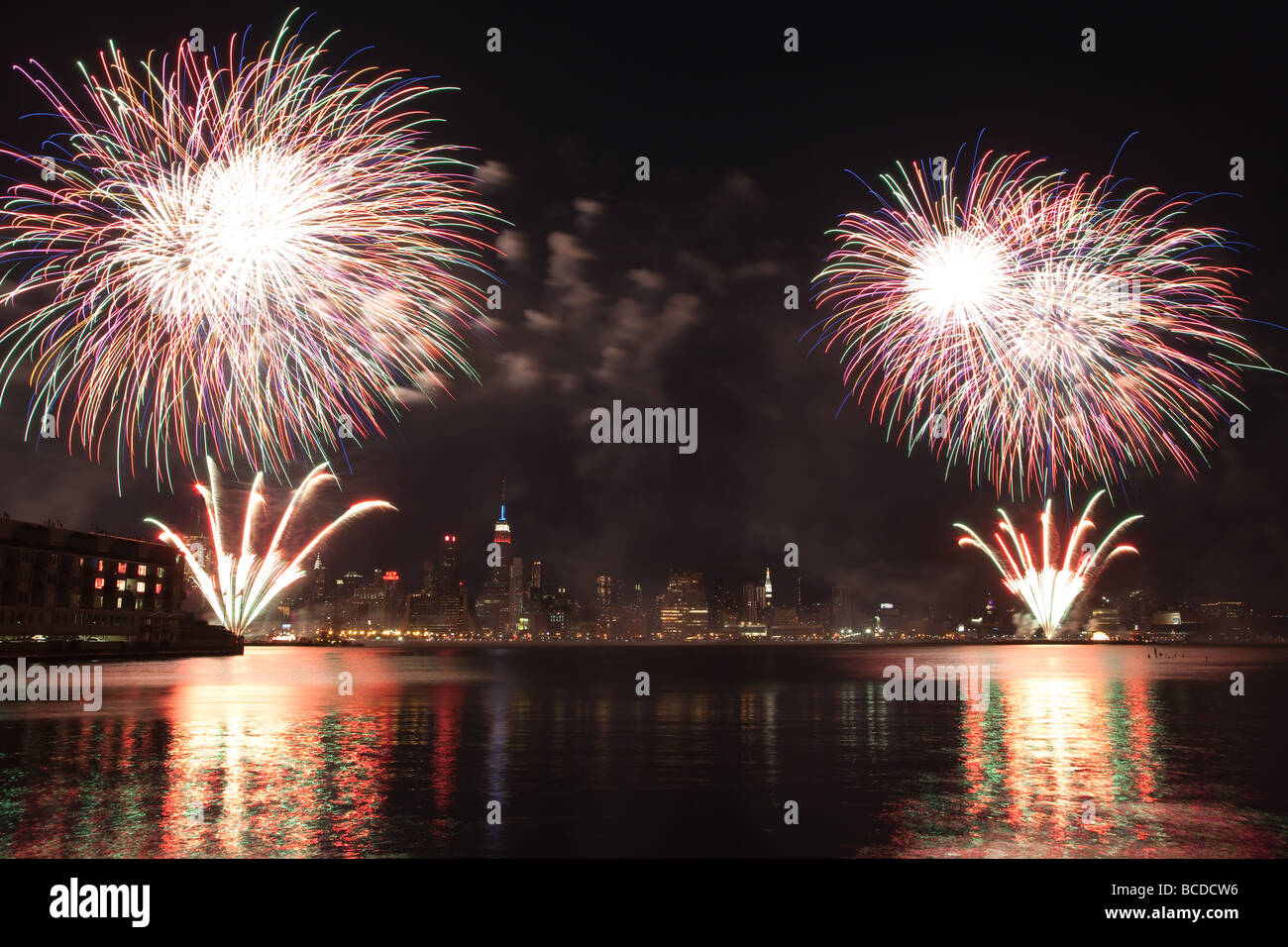 The annual Macy's Fourth of July fireworks extravaganza lights the sky ...