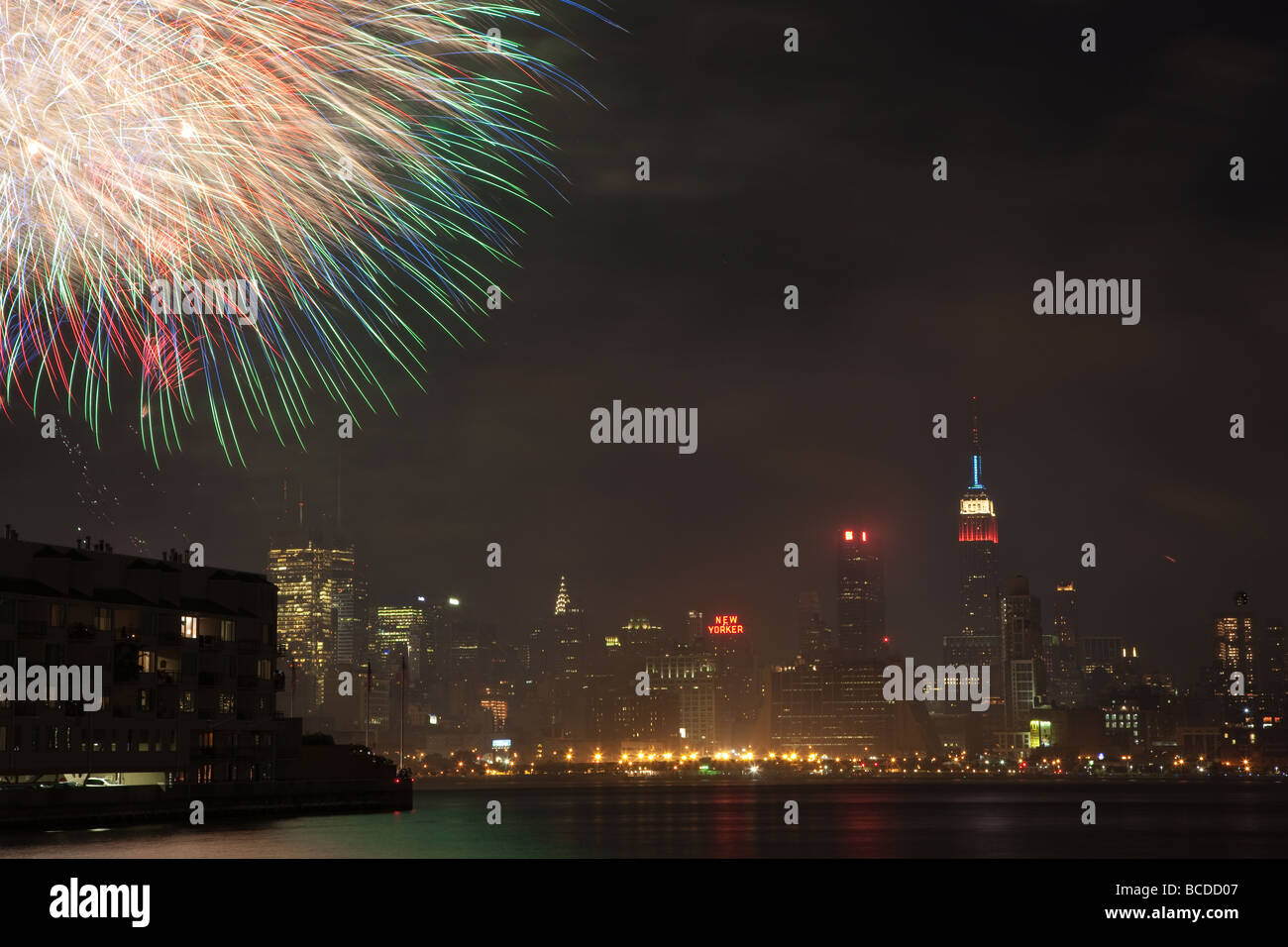 The annual Macy's Fourth of July fireworks extravaganza lights the sky ...