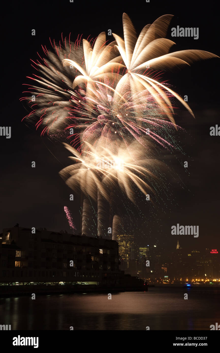The annual Macy's Fourth of July fireworks extravaganza lights the sky over the Hudson river on 