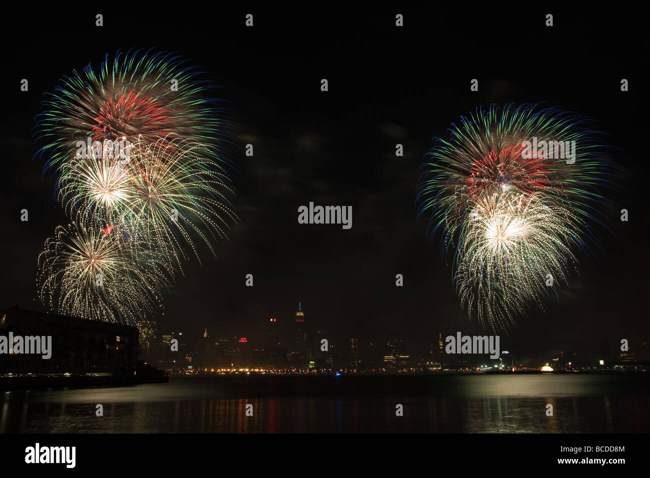 The annual Macy's Fourth of July fireworks extravaganza lights the sky ...