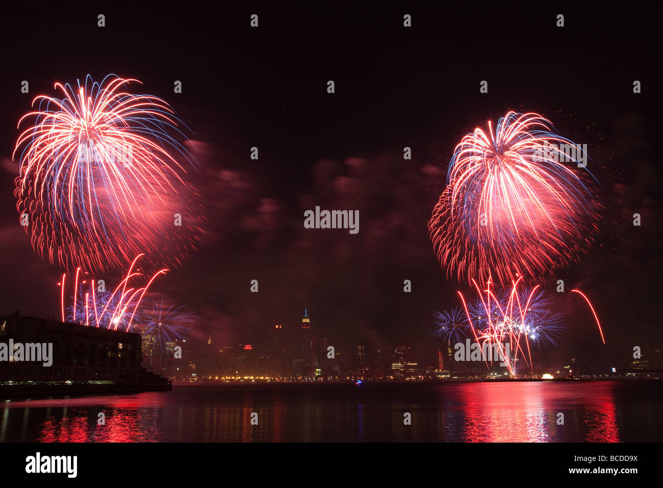 The annual Macy's Fourth of July fireworks extravaganza lights the sky ...