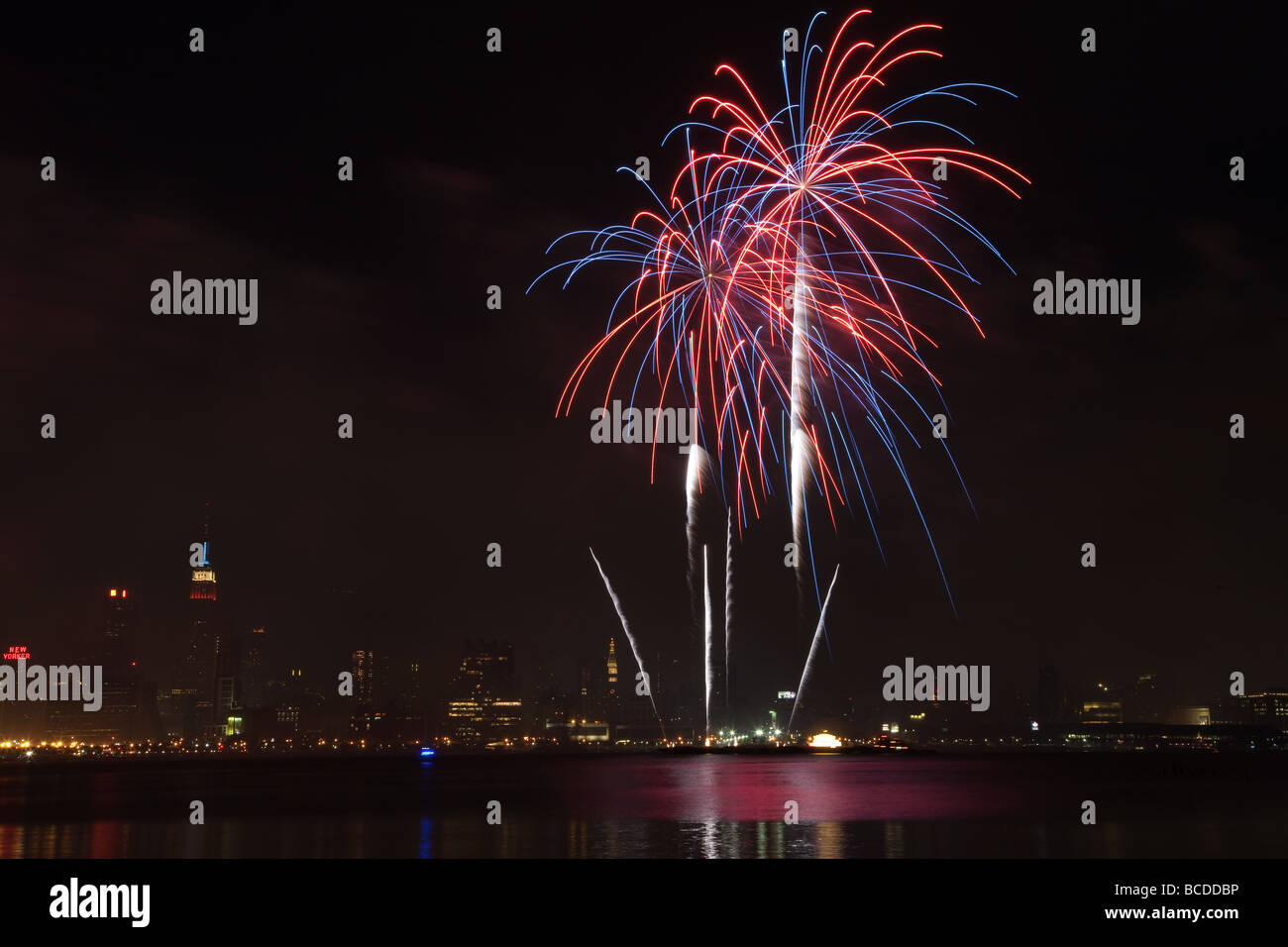 The annual Macy's Fourth of July fireworks extravaganza lights the sky ...