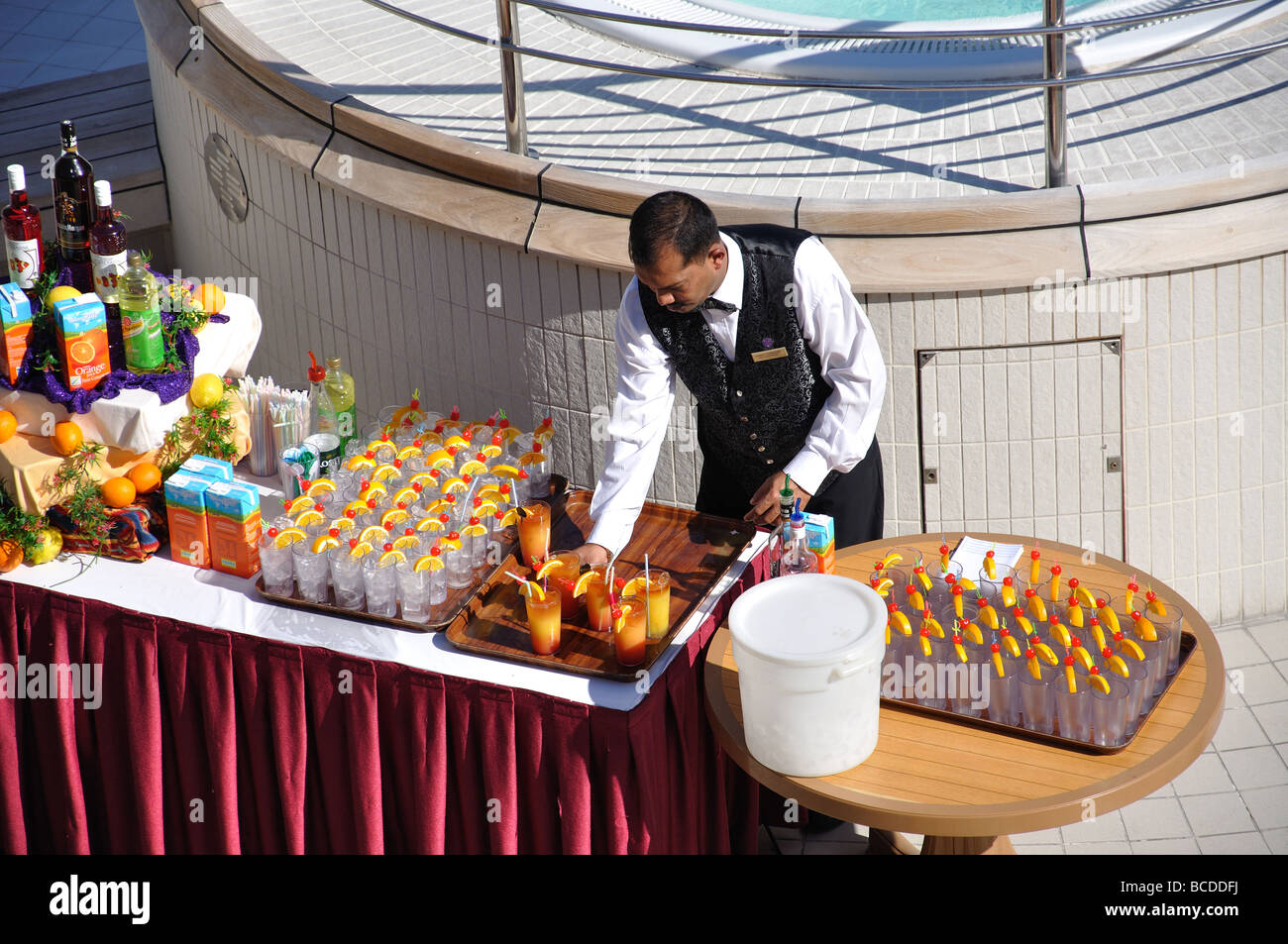 Bar waiter, P&O Oceana Cruise Ship, Geiranger, Geiranger Fjord, More og