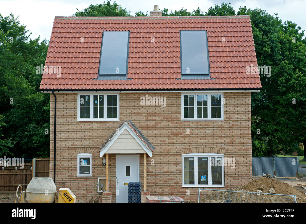 Newly built low carbon home hi-res stock photography and images - Alamy