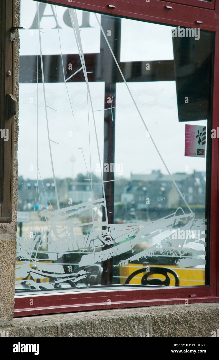 Sailing yacht window design Auberge Du Quai bar, Roscoff, Brittany, France Stock Photo