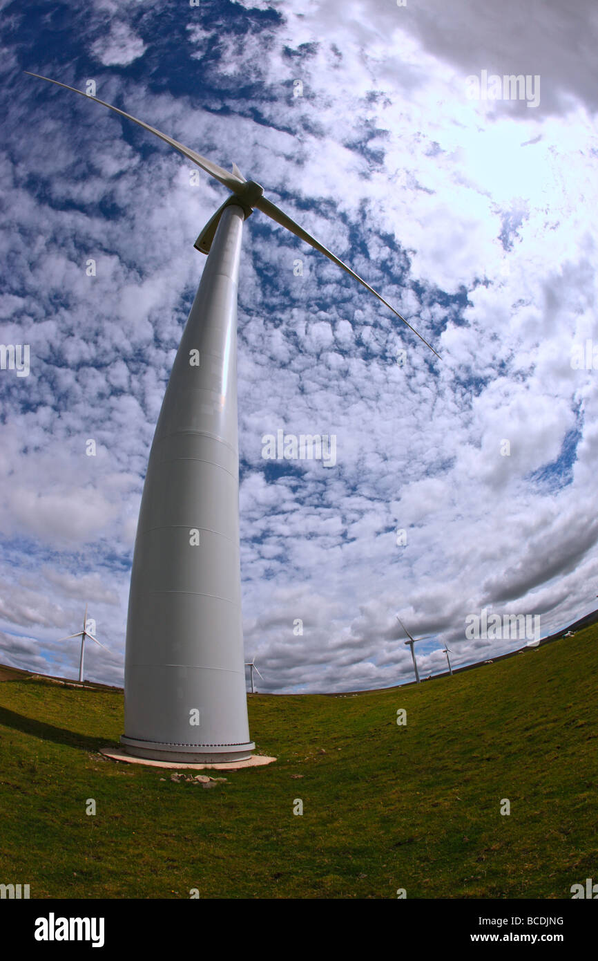 WINDFARMS , WIND TURBINES AT CARNFORTH , LANCASHIRE , UNITED KINGDOM , IN SUN AND WHITE CLOUDS , POWER OF NATURE Stock Photo