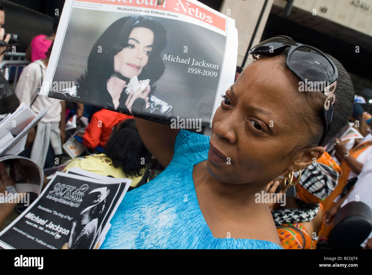 Michael Jackson fans bid farewell to the King of Pop in the Harlem neighborhood of New York Stock Photo