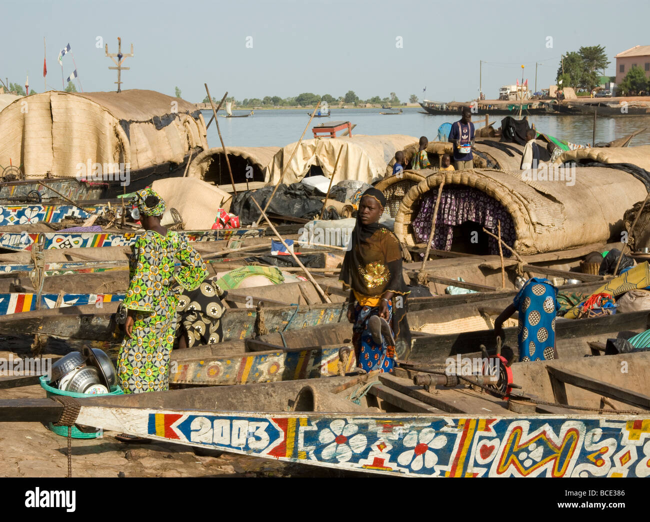 Mali port moptí in river hi-res stock photography and images - Alamy