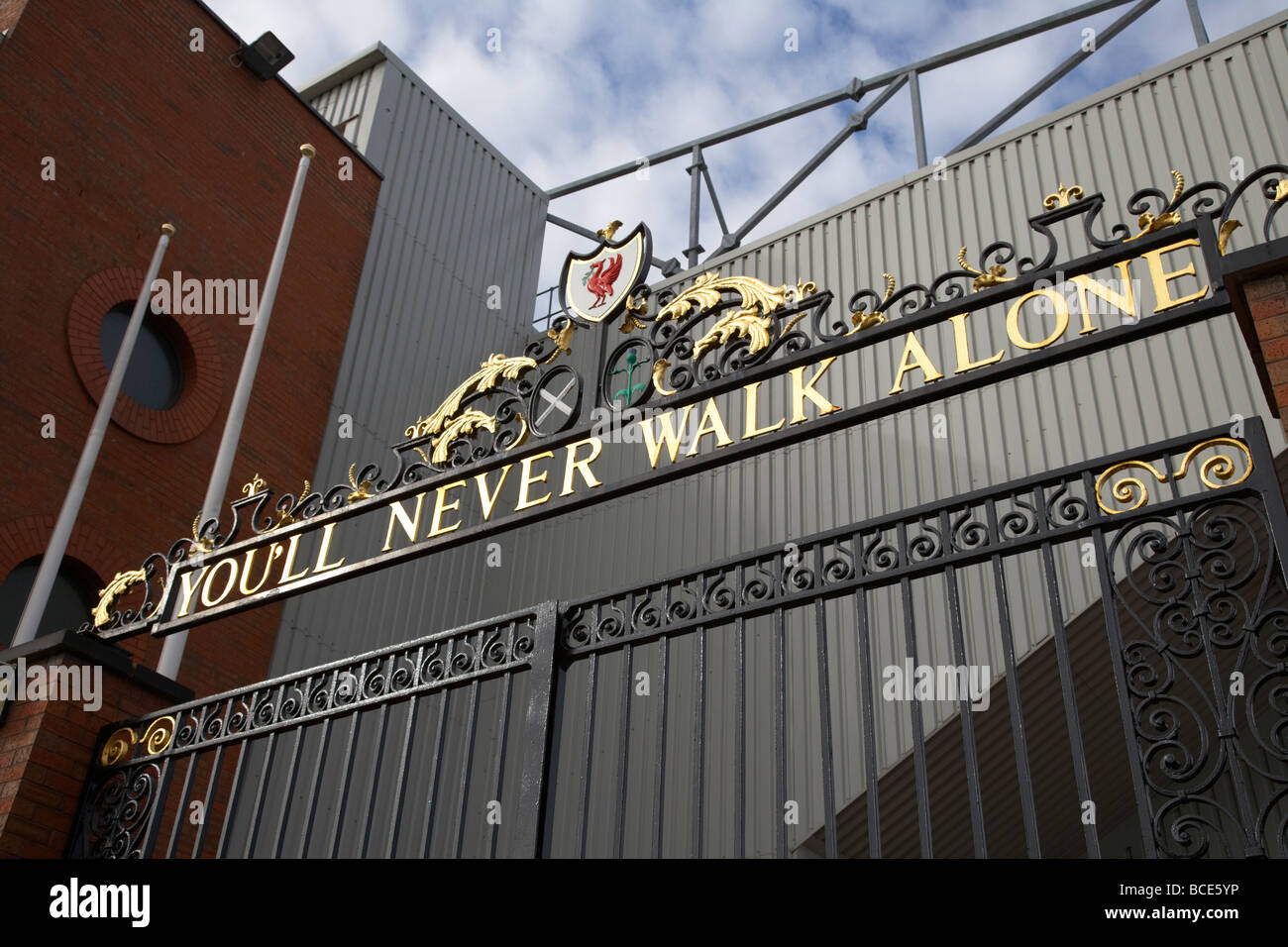 you ll never walk alone above the shankly gates at anfield road football stadium home of liverpool fc Stock Photo