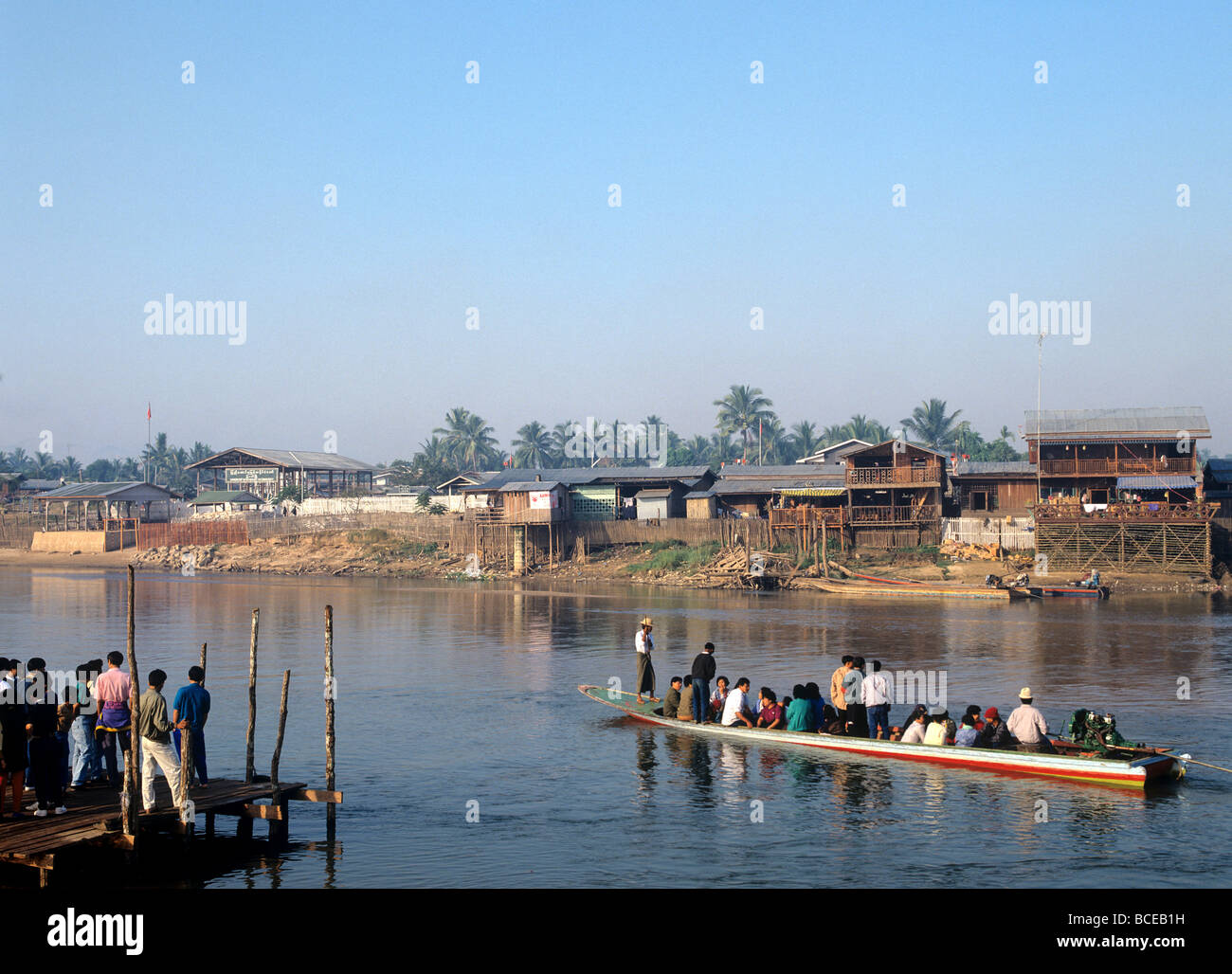 2471 Burmese crossing River Moei Mae Sot Western Thailand Stock Photo