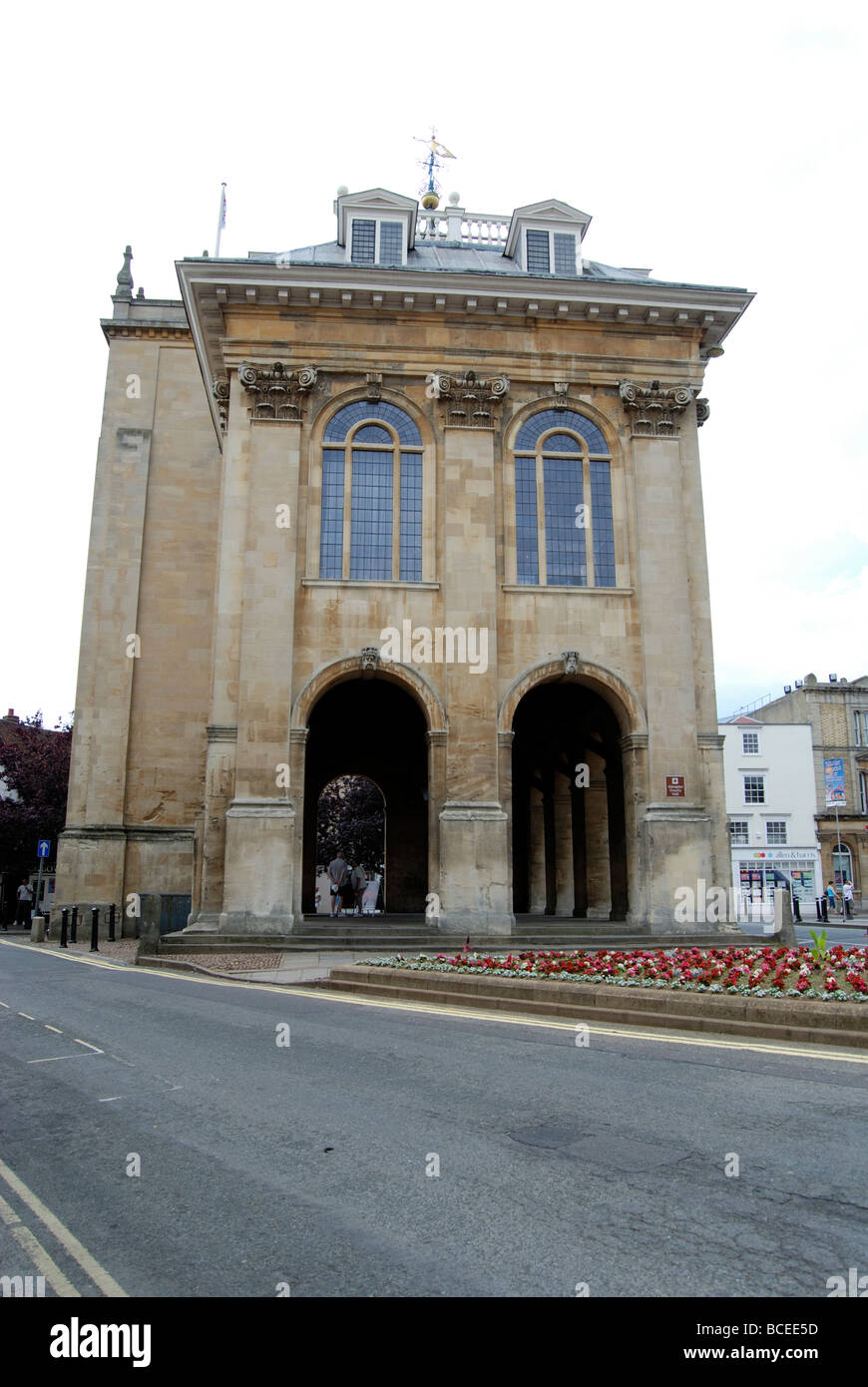 Abingdon County Hall built in the later 1600s to house the Berkshire Assize Courts and now home to a museum Stock Photo