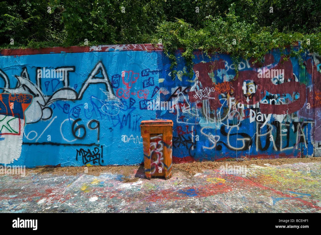 'Graffiti Wall' city sanctioned area of self expression, Gainesville Florida Stock Photo