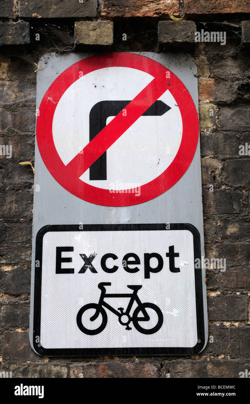 'No Right Turn except cyclists' roadsign in Cambridge England Uk Stock Photo