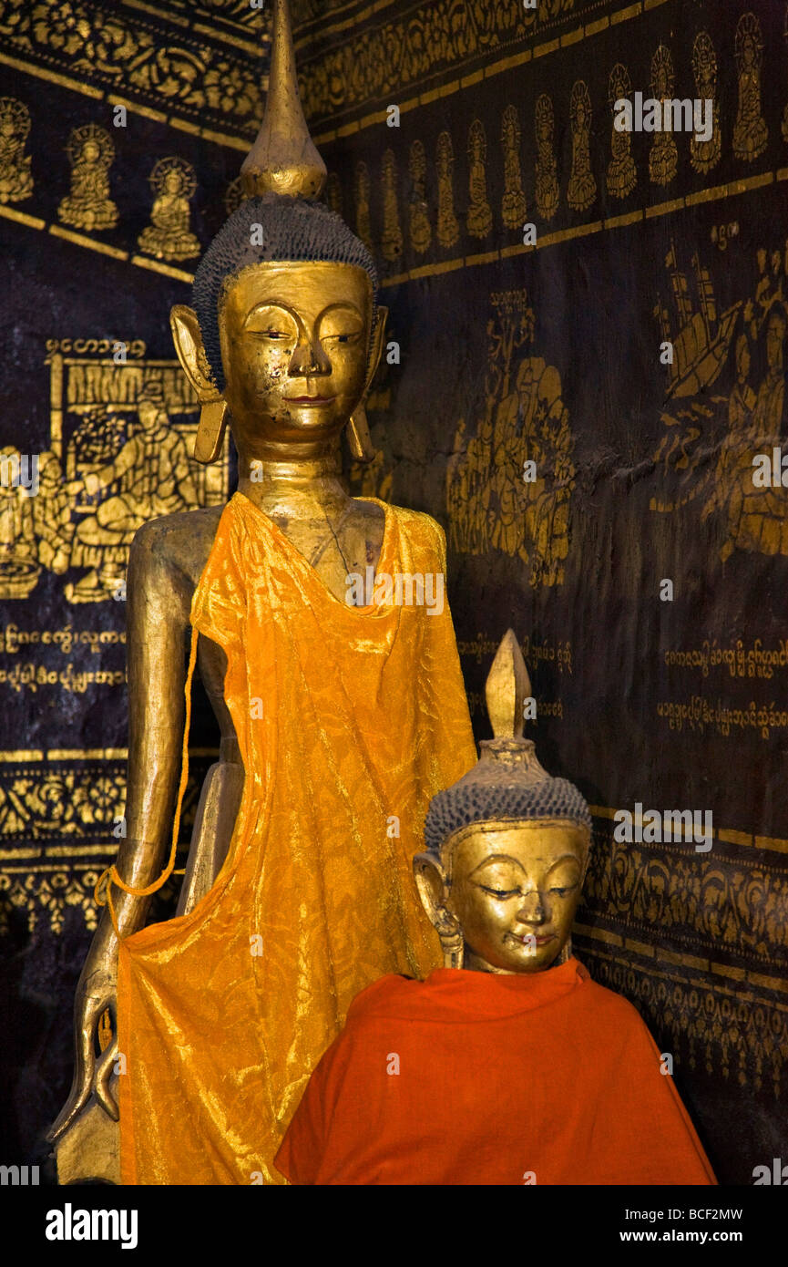 Myanmar, Burma, Kengtung. Two ancient wooden statues of Buddha in the Wat In monastery at Kengtung. Stock Photo