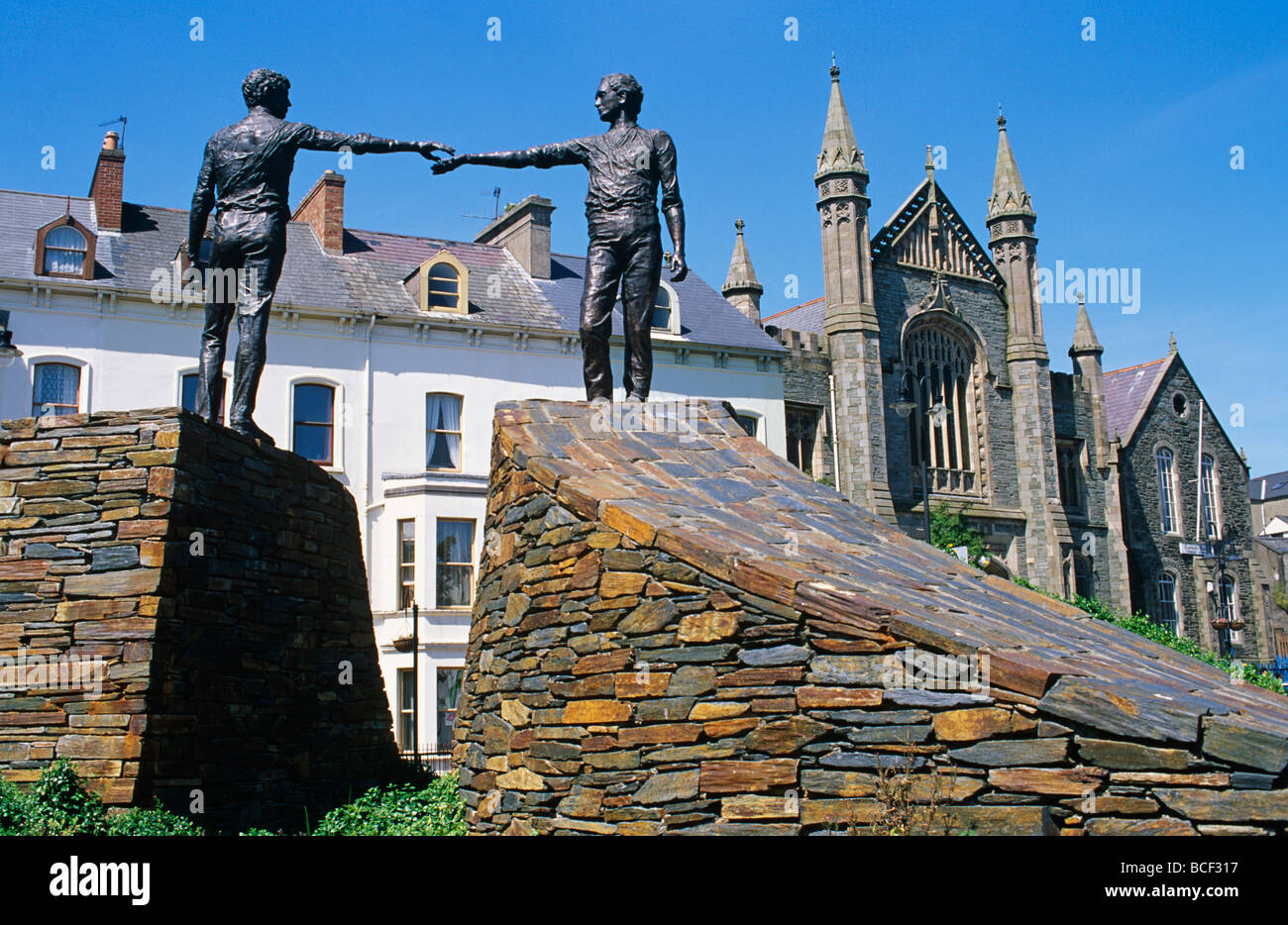 Northern Ireland, County Derry.Statue of reconciliation, City of