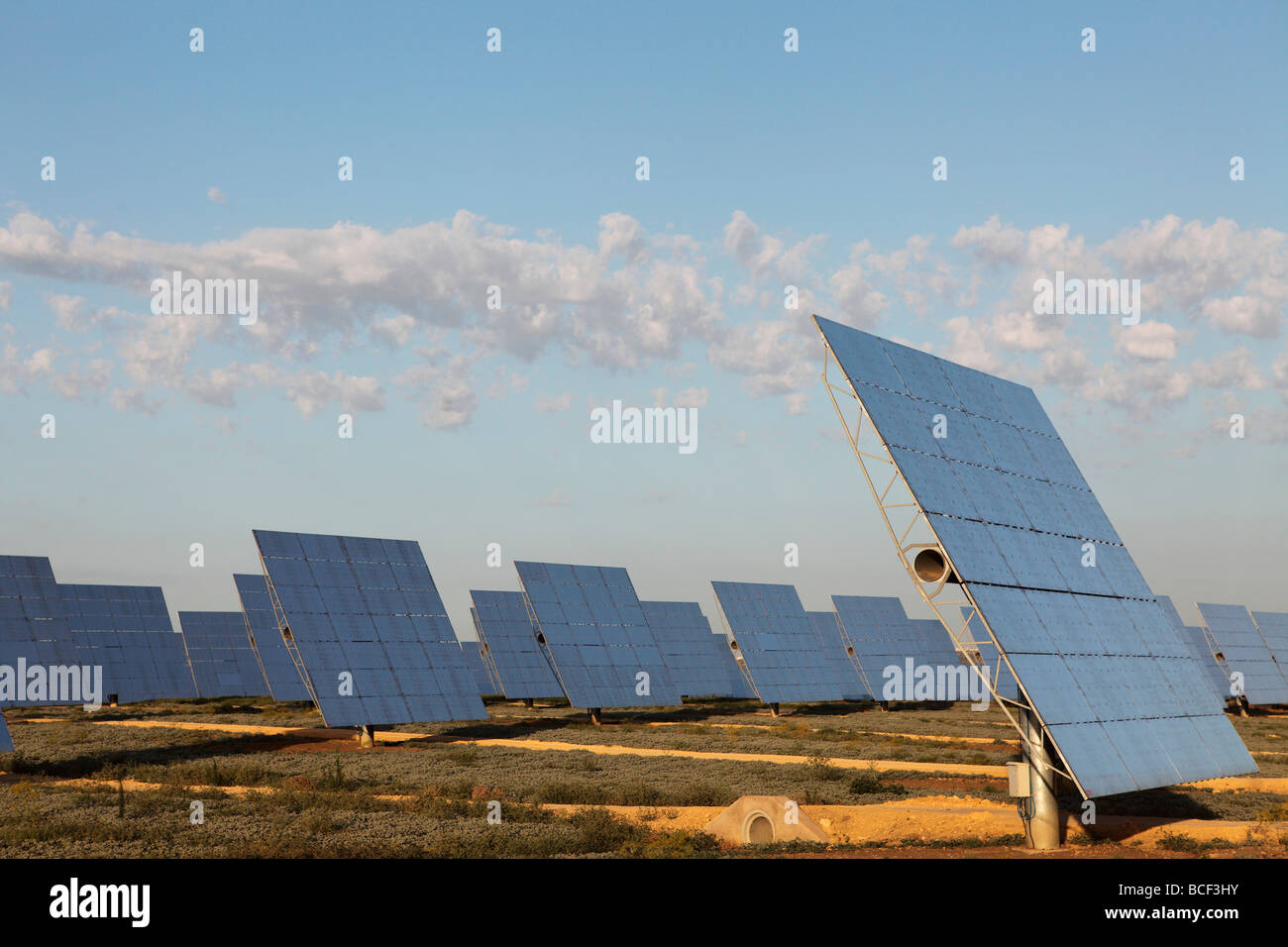 Parabolic trough power plant hi-res stock photography and images - Alamy