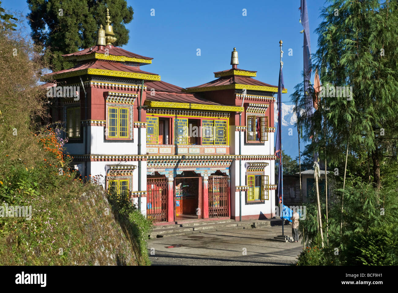 India, West Bengal, Darjeeling, Bhutia Busty Gompa with Kanchenjunga - Kangchendzonga  in background Stock Photo