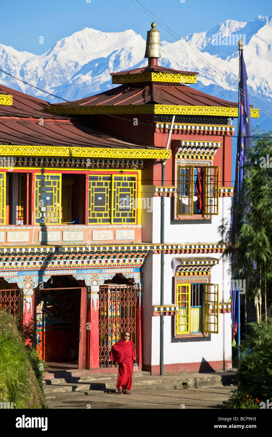 India, West Bengal, Darjeeling, Bhutia Busty Gompa & Kanchenjunga Stock Photo