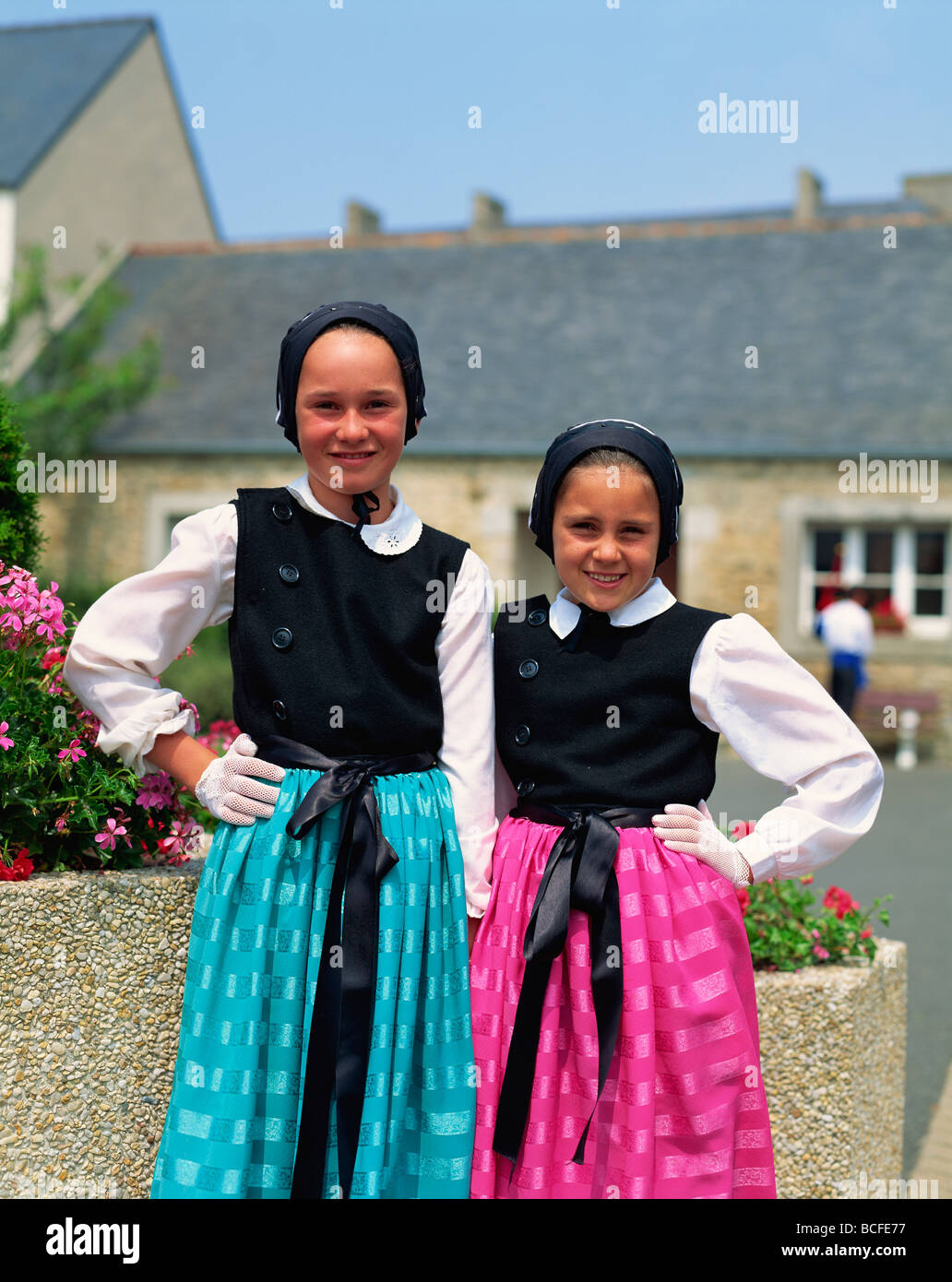 Meydana Bizi Takip Et H rs France Traditional Dress Maa Yar elenk