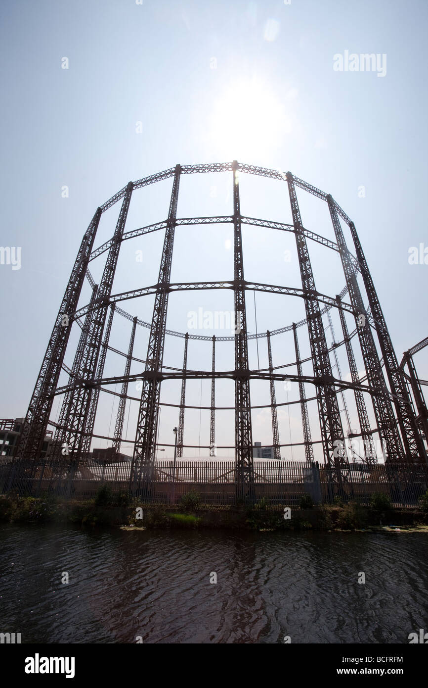 Gasholder. Regent's Canal, Haggerston, East London, England, UK Stock Photo