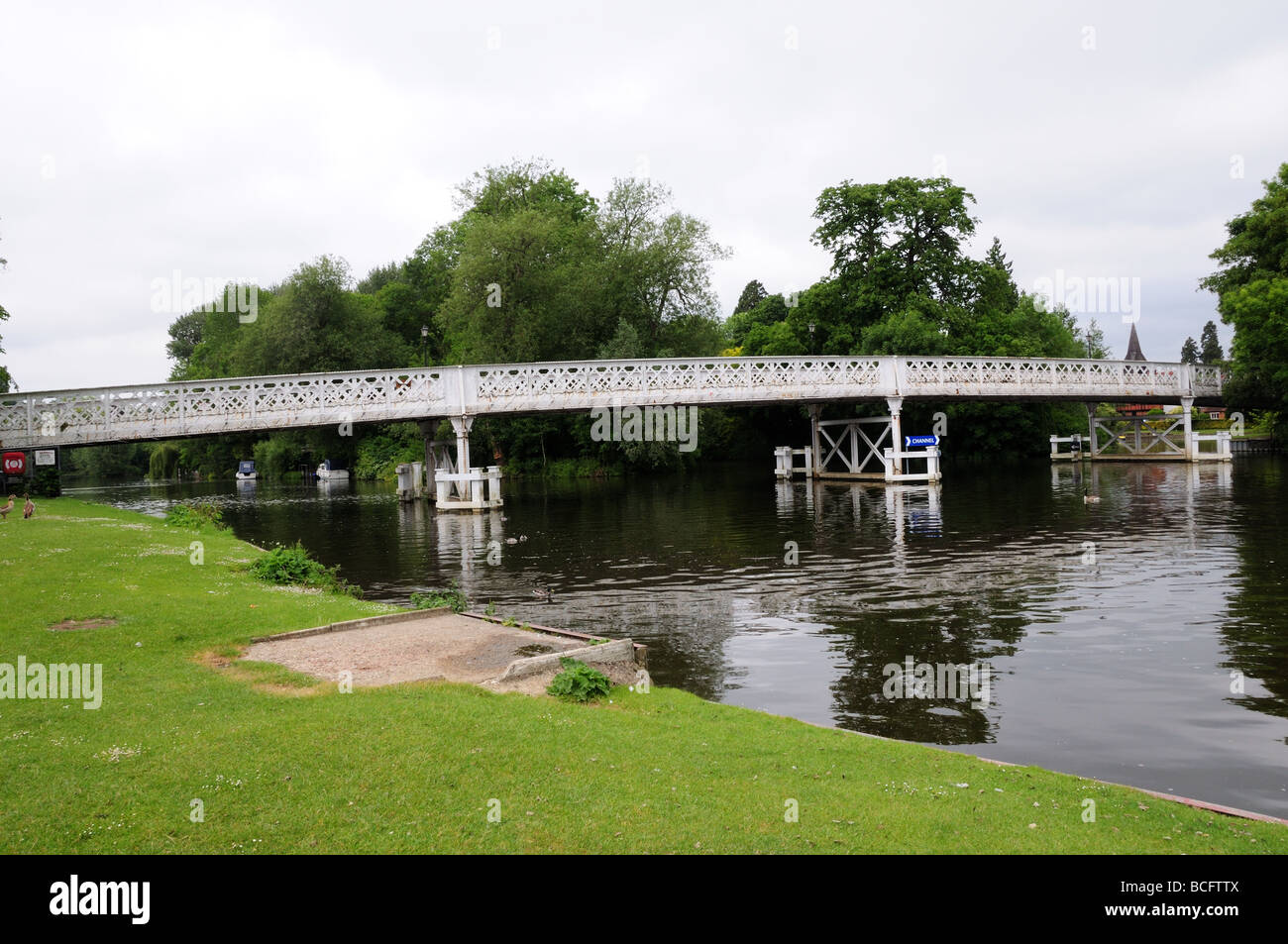 Whitfchurch Toll Bridge over the River Thames Pangbourne West Berkshire England Stock Photo