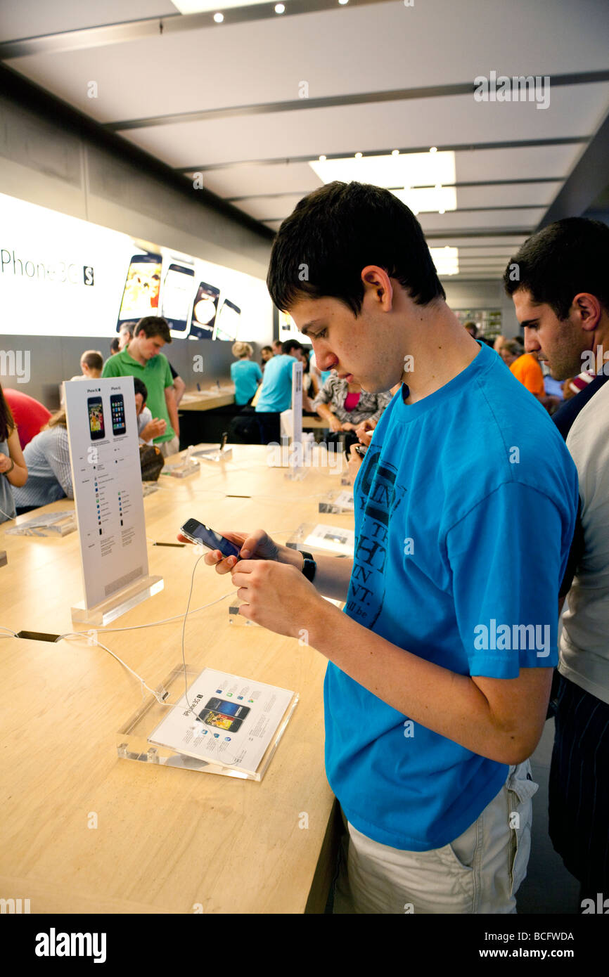 Já tem gente fazendo fila para o iPhone 5 na Apple Store Fifth