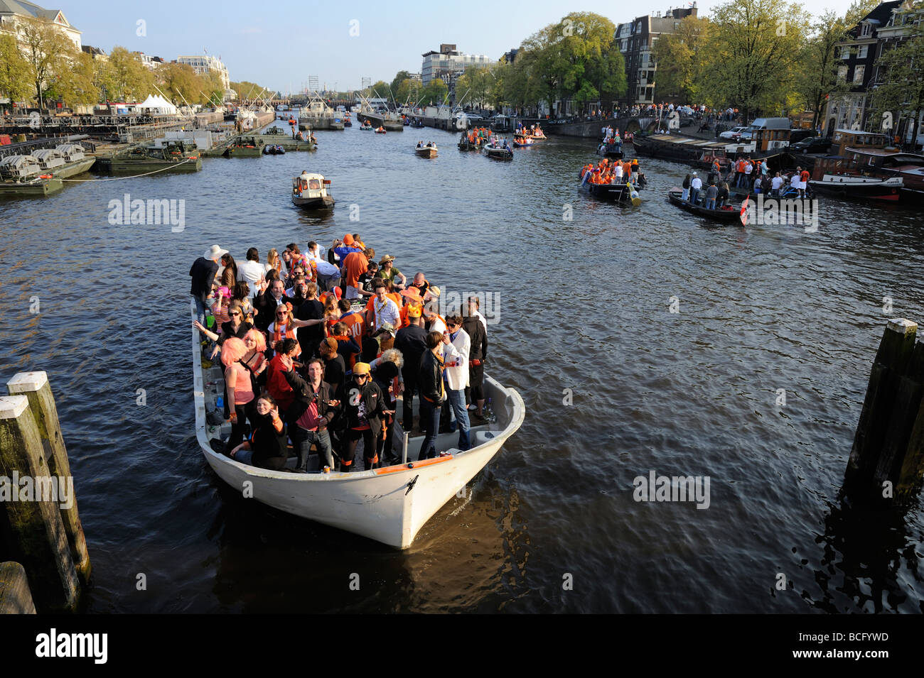 The river Amstel full with party boats for the 2009 Queens Birthday celebration Stock Photo